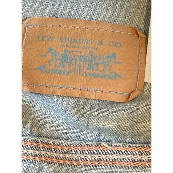 Levis Womens Cropped Denim Trucker Jacket Light Wash Blue Small Stretch Cotton - Picture 2 of 10
